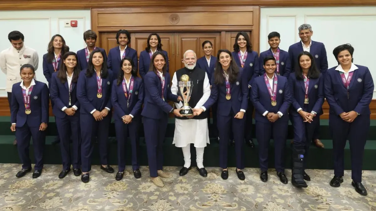 PM Modi Meets World Champion Indian Women’s Team