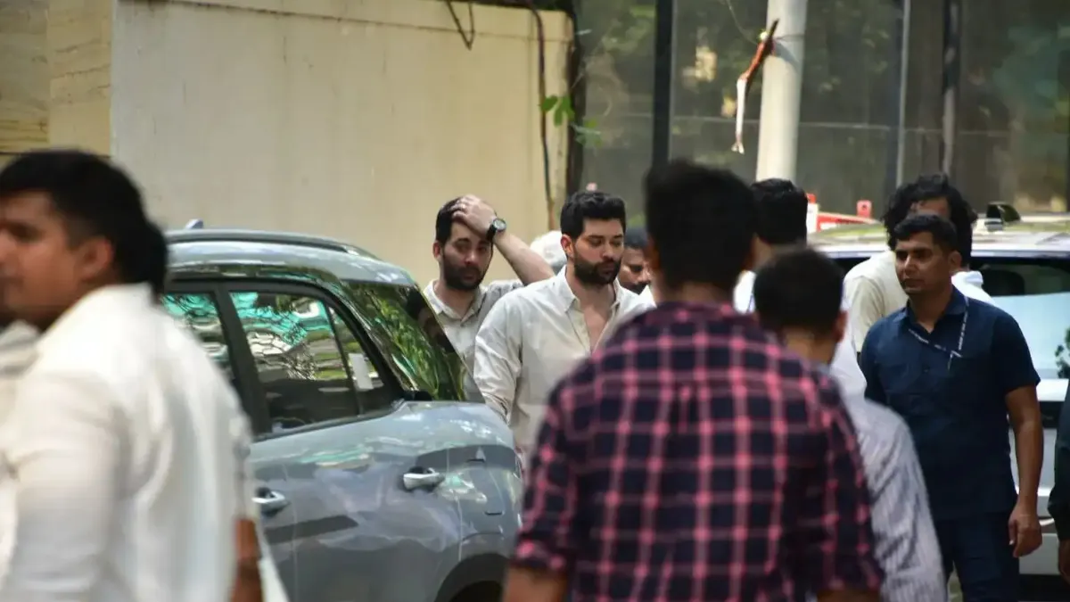 Dharmendra Passes Away